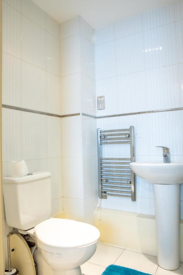 Newly Furnished Appartment Near Train Station Вулвергемптон Экстерьер фото