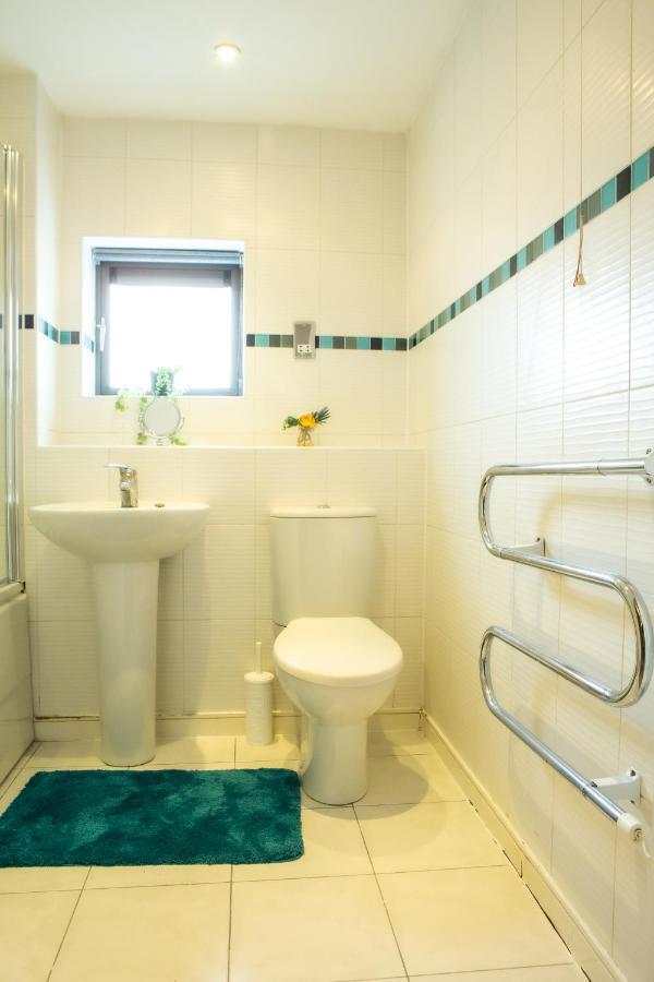 Newly Furnished Appartment Near Train Station Вулвергемптон Экстерьер фото