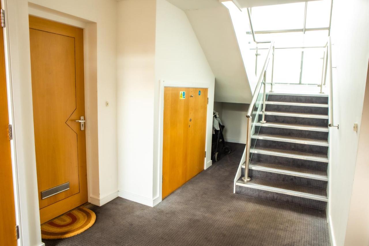 Newly Furnished Appartment Near Train Station Вулвергемптон Экстерьер фото